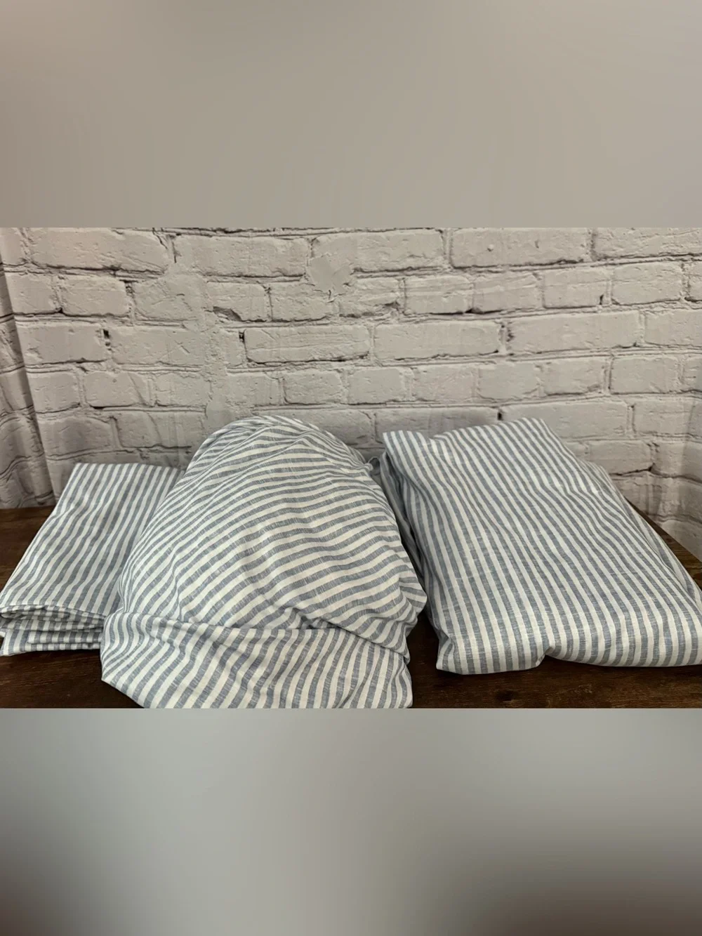King Polyester Sheet Set - 2 Pillow Cases, Fitted Sheet, Top Sheet Blue and Whit